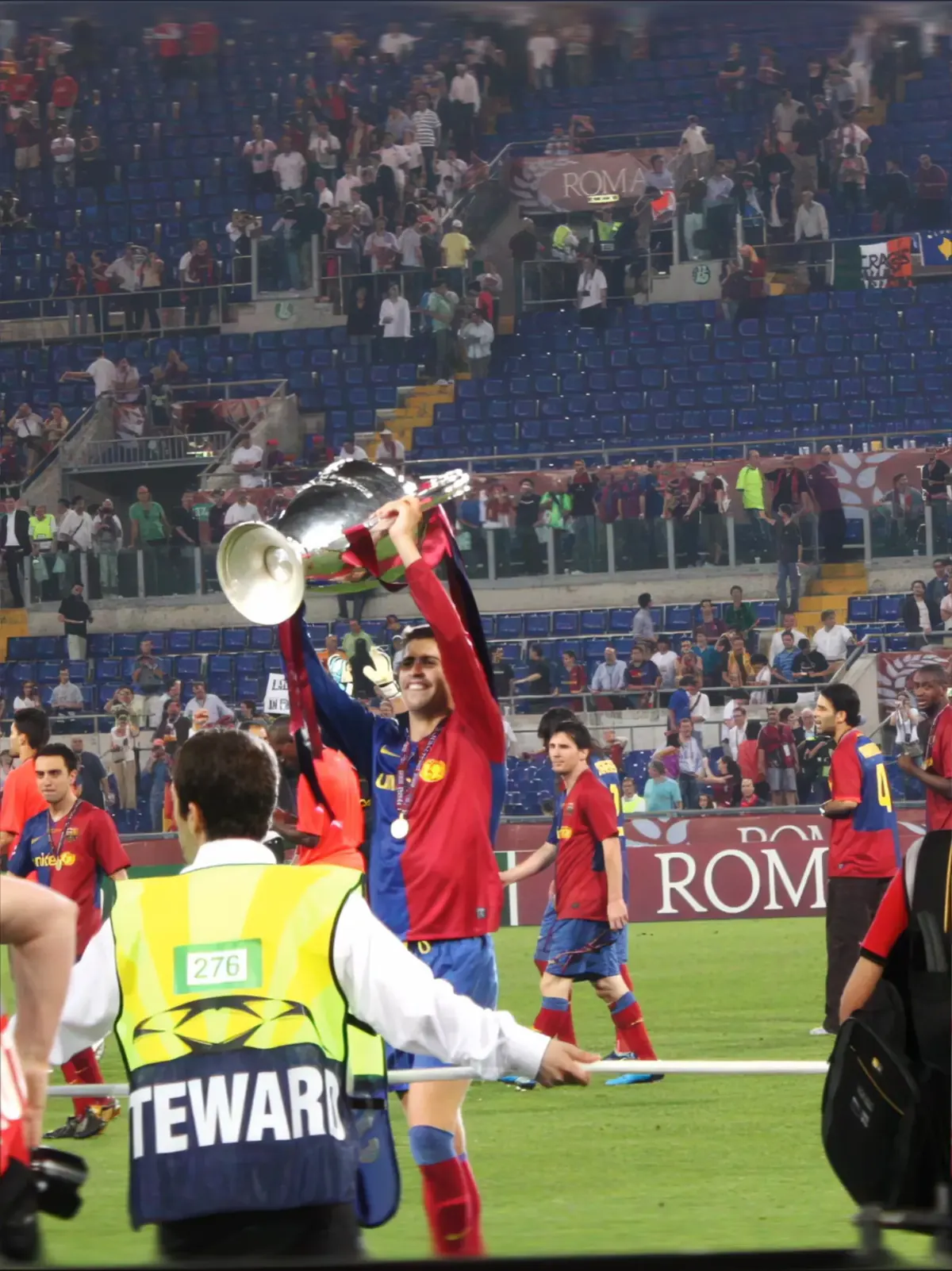 Messi alza la Champions League al Camp Nou nel 2009