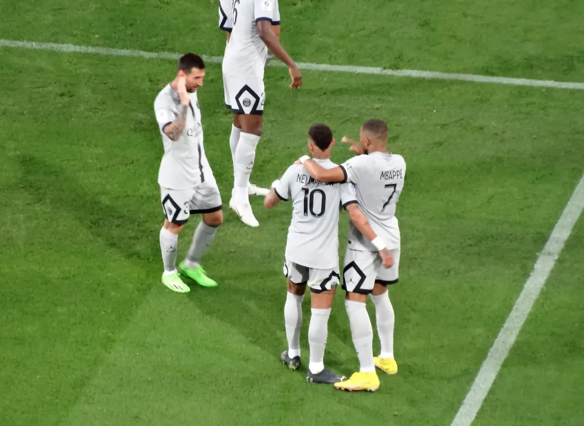 Messi con Neymar e Mbappé al Paris Saint-Germain